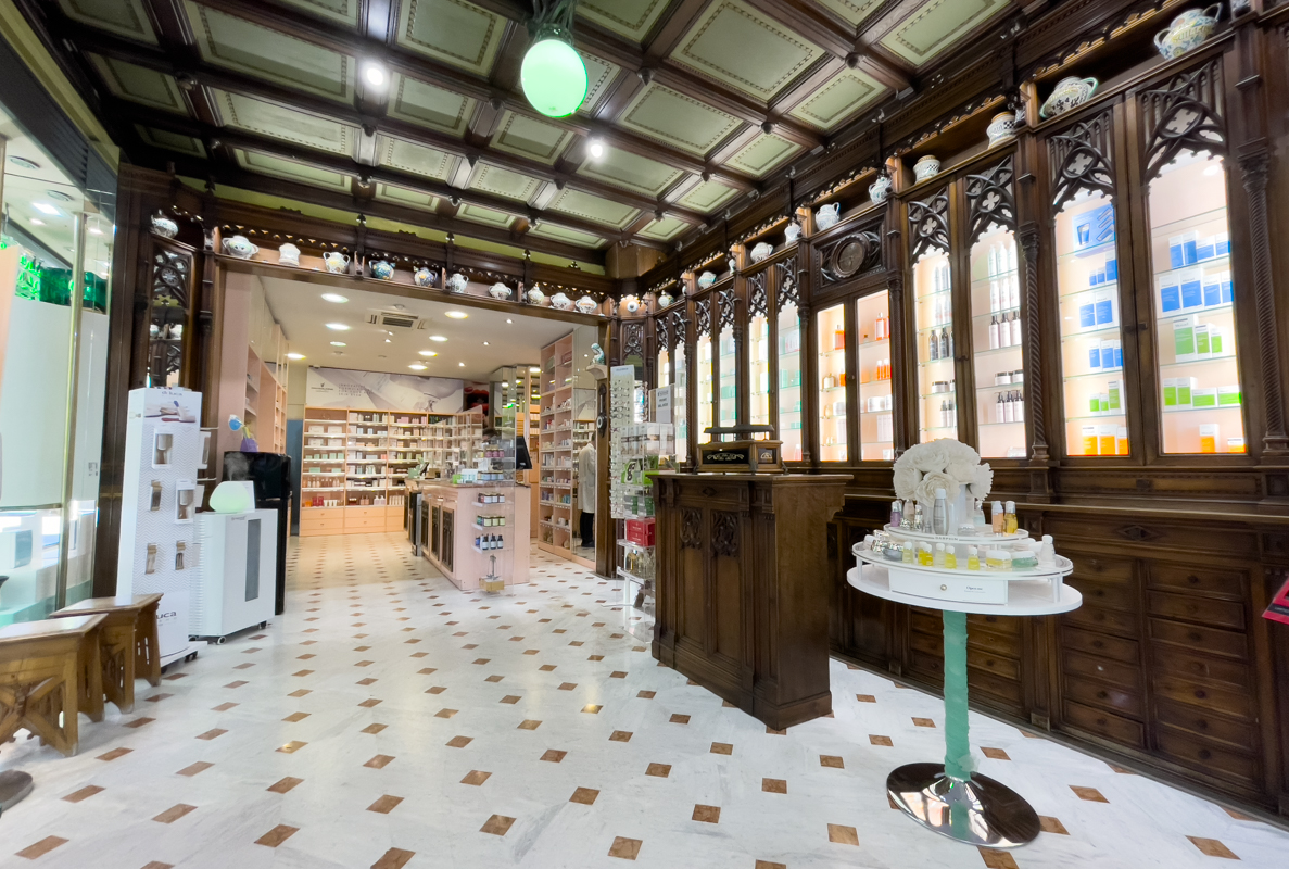 Farmacia vicino a me Antica Farmacia del Pavaglione Bologna centro